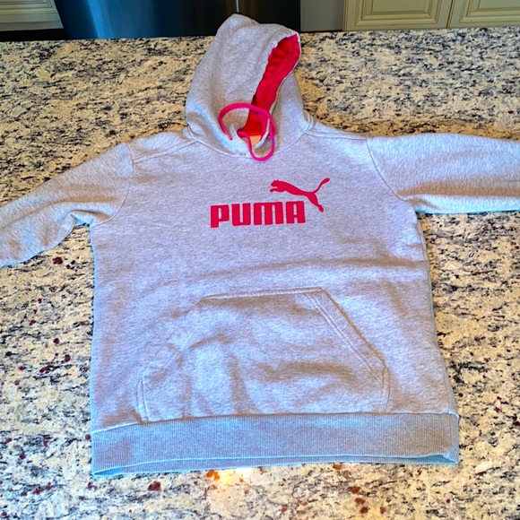 Puma Tops - Womens sweatshirt juniors small worn once no stains great condition